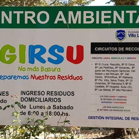 Cartel de acceso a la planta.